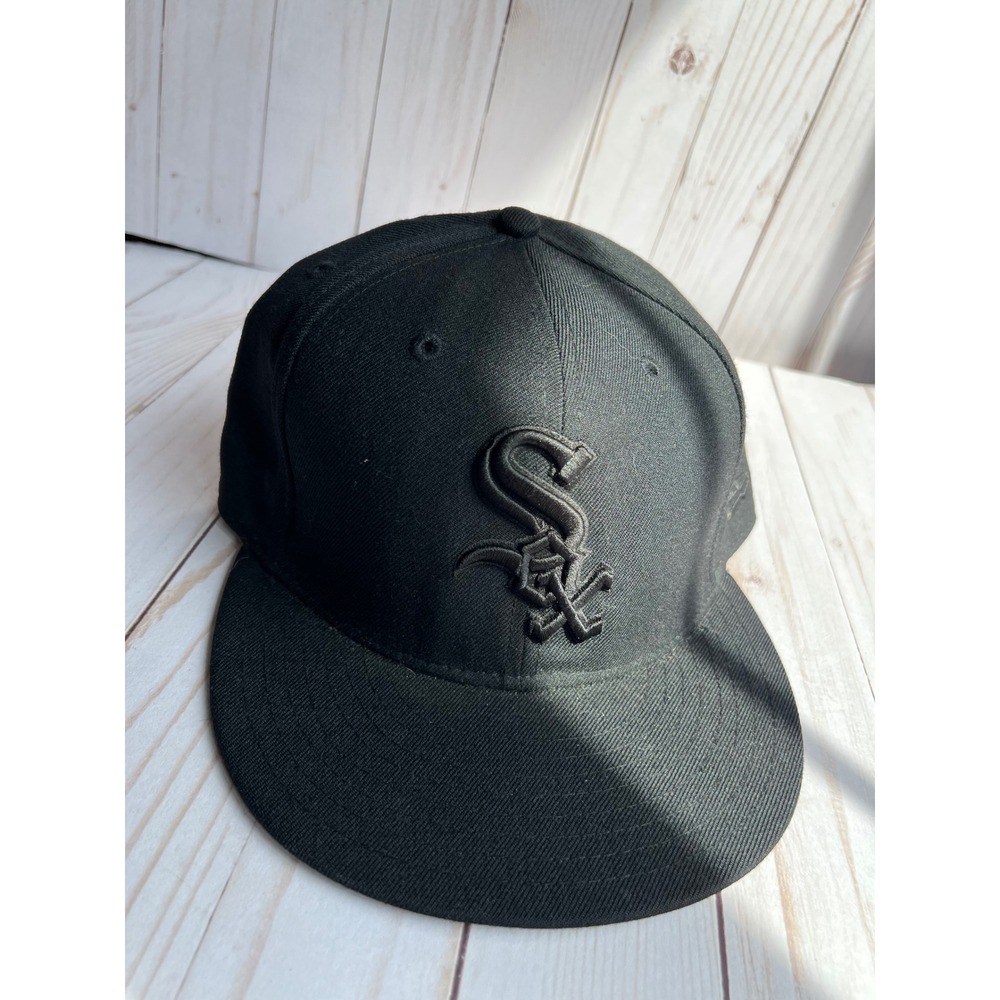 New Era Chicago White Sox 59FIFTY Fitted Cap Hat Size 7 3/4 Blackout All Black